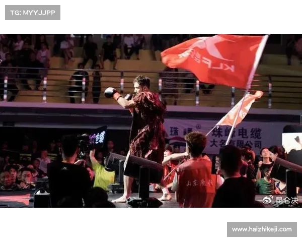 伊朗教练组赛后举起扎里法昆仑决金腰带闪耀桂林赛场荣耀时刻